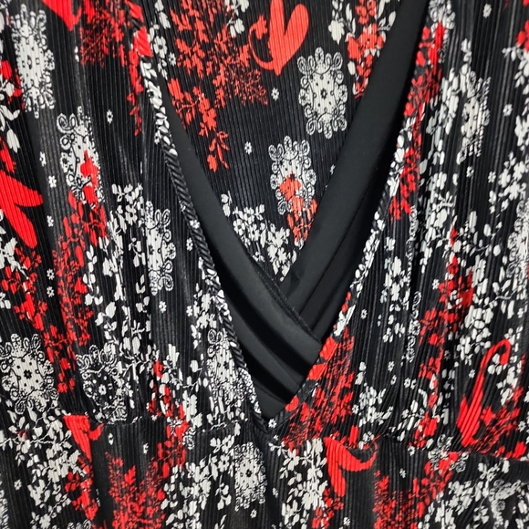 Christopher & Banks.red and black top Sz 2X - Picture 2 of 7